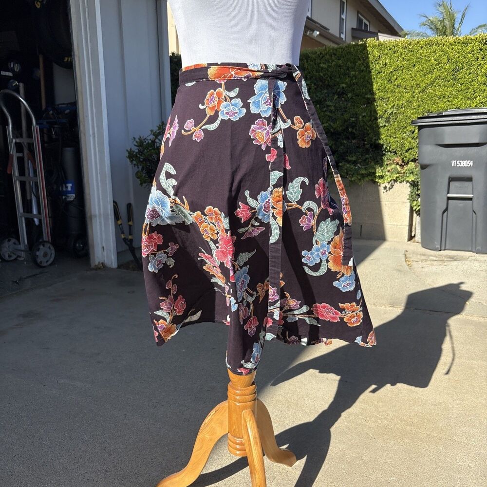 Cartwell vintage wrap skirt size 12.  26 inches long.